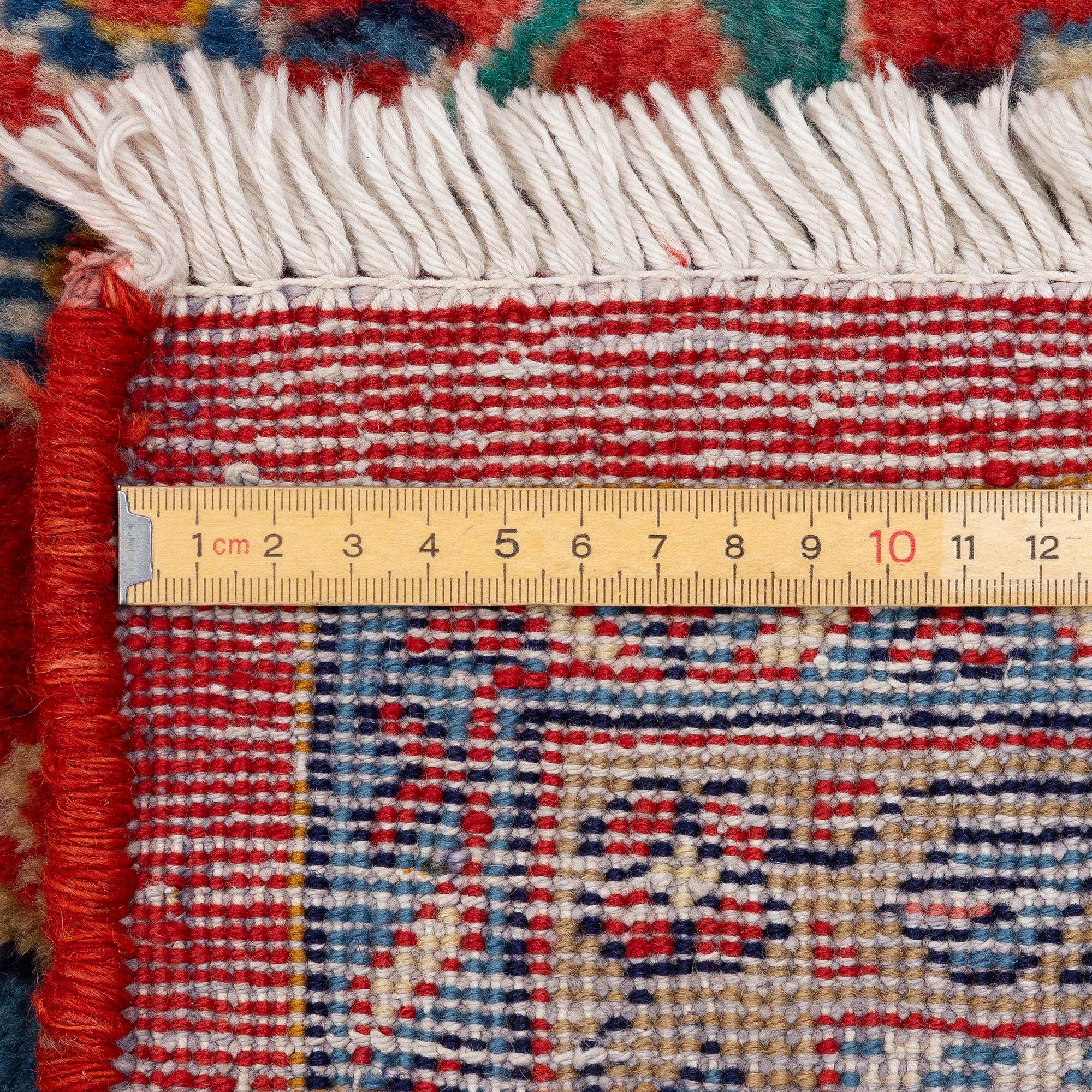 A Viss carpet, approx. 304 x 228 cm.