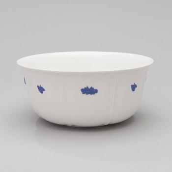 A 43-piece porcelain dinnerware set, "Blå blom", Gustavsberg.
