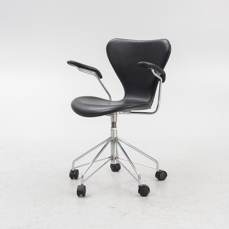 Arne Jacobsen, office chair, "Series 7", for Fritz Hansen Denmark.