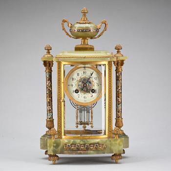 BORDSPENDYL, gustaviansk stil. 1900-tal.