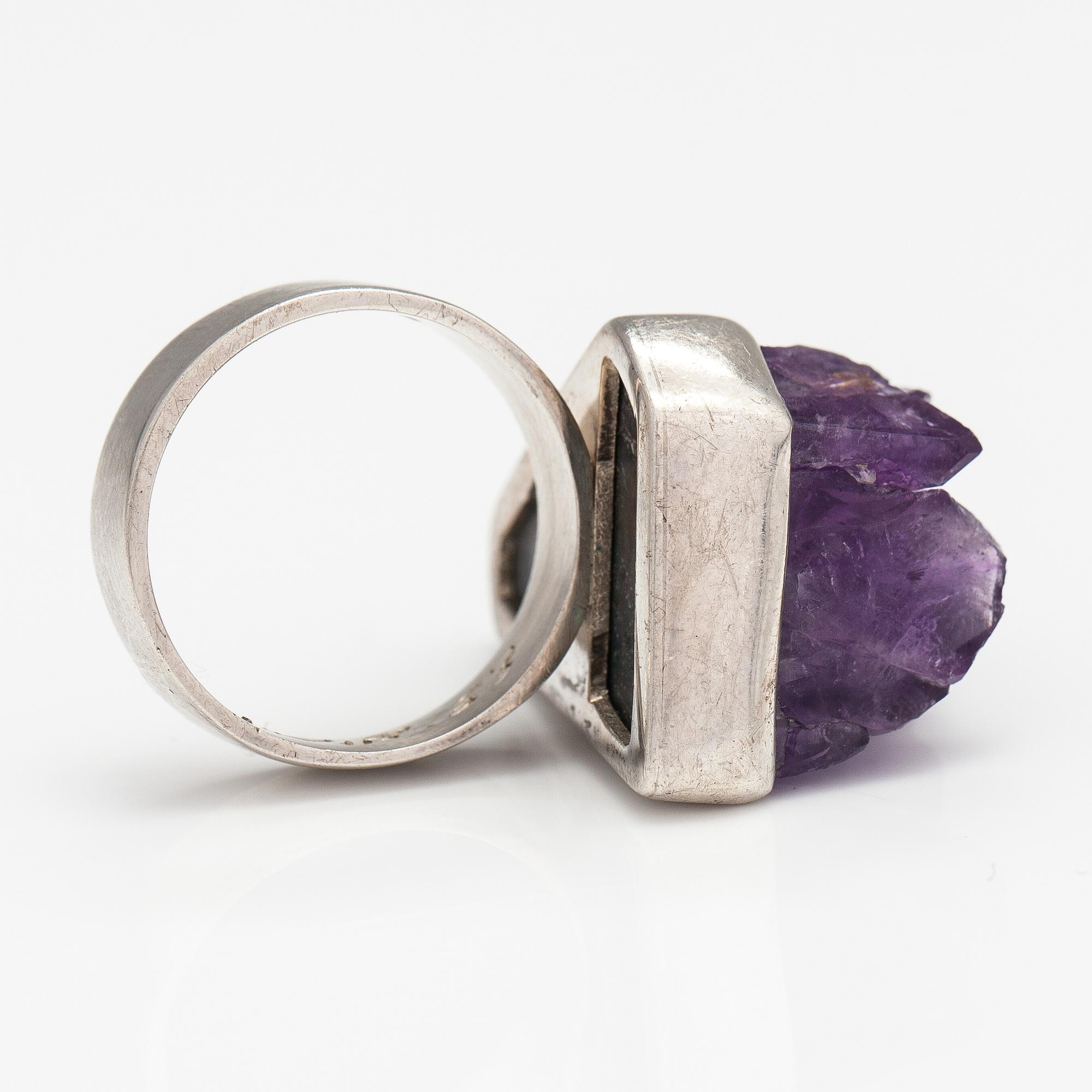 Helge Narsakka, Ring, ametist. För Kaunis koru. Lahtis 1963.