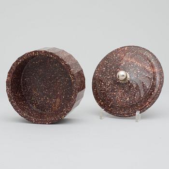 SMÖRASK MED LOCK. Älvdalen, 1800-talets början. Empire.