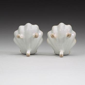 A pair of famille rose salts, Qing dynastin, Qianlong (1736-95).