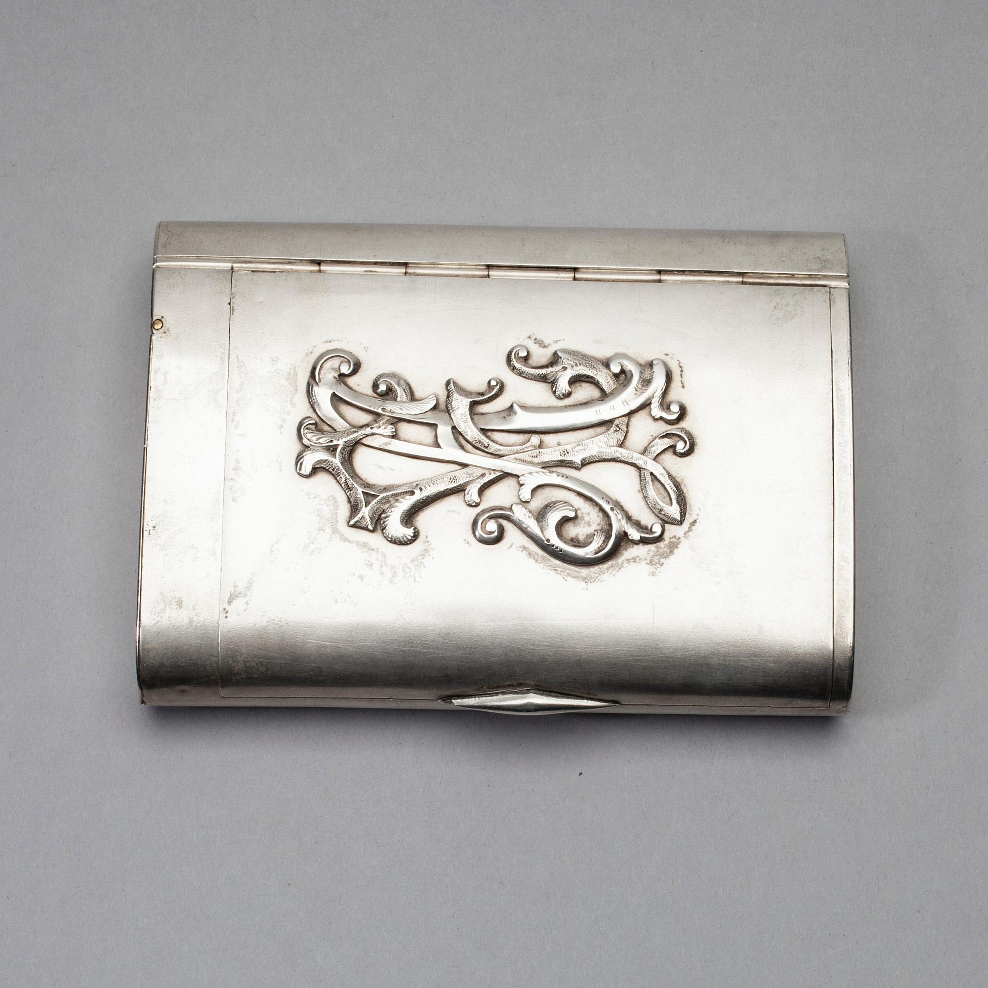 CIGARRETUI, silver, kontrollstämplar Ivan Lebedinkin (Иван Лебедкин), Moskva 1898-1914. Vikt ca 249 g.
