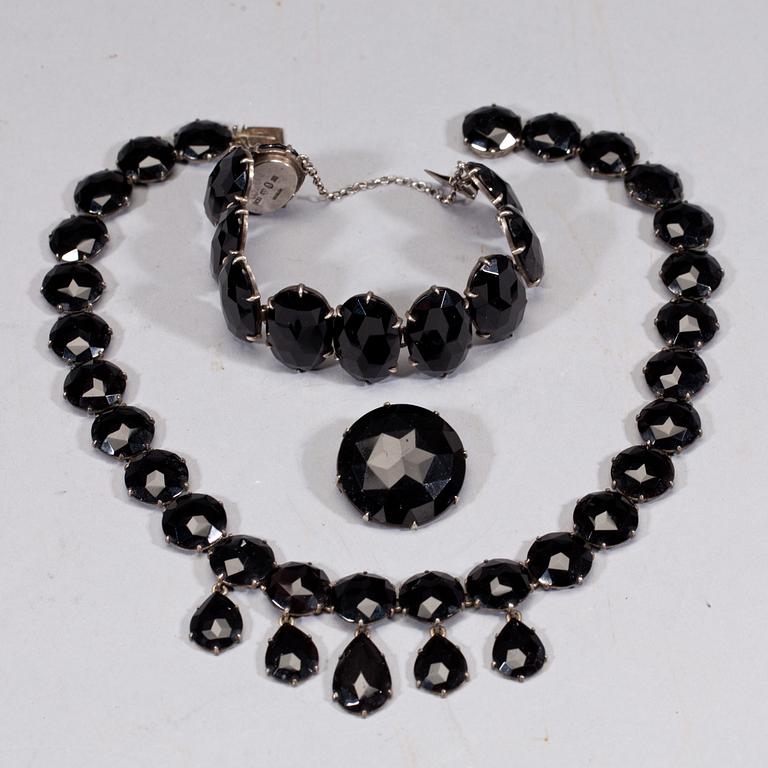 GARNITYR, 3 delar. delvis silver. Carl Wilhelm Täckholm, Stockholm 1800/1900-tal.