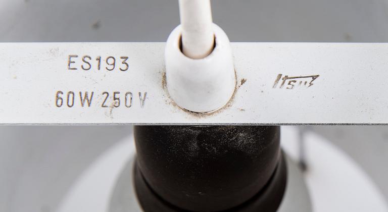 KATTOVALAISIN, Itsu. Korkeus 24 cm.