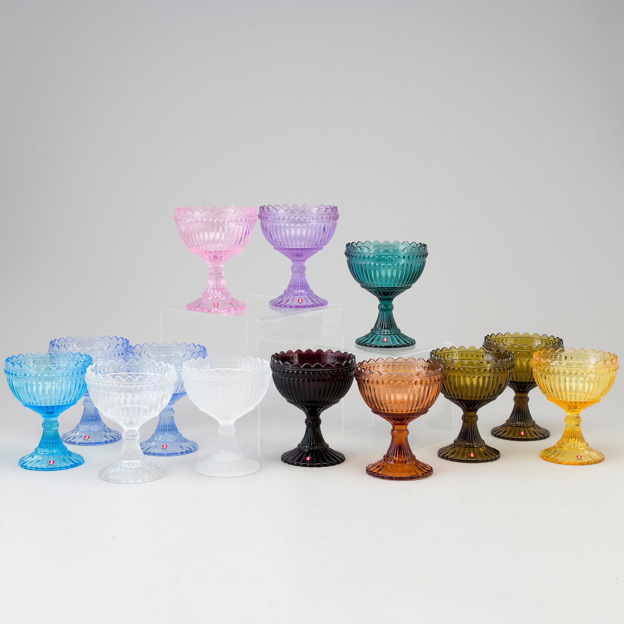 SKÅLAR på fot, 13 stycken, glas. Marimekko för Iittala.