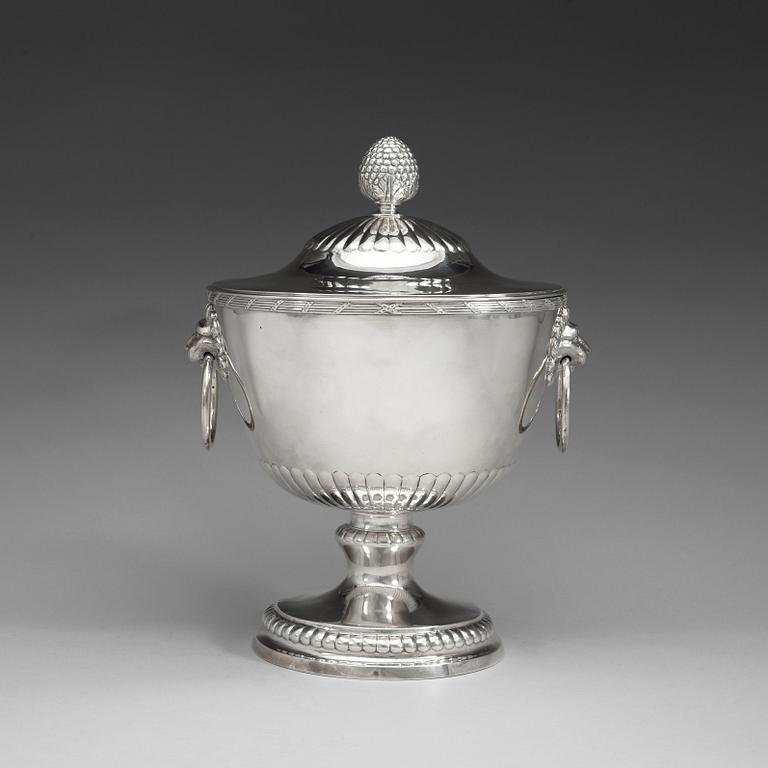 Erik Holmberg, terrin med lock, silver, Lund 1796. Gustaviansk.