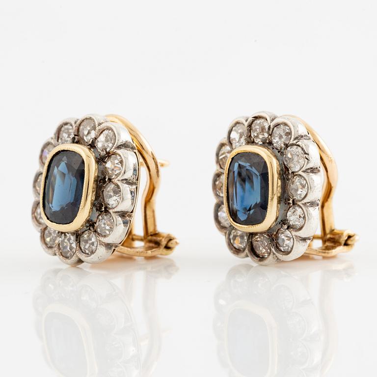 Örhängen guld och vitguld med safir och gammalslipade diamanter.