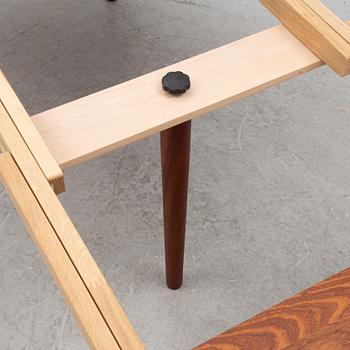 A contemporary 'Classic 255-265 Extension Table', Denmark.