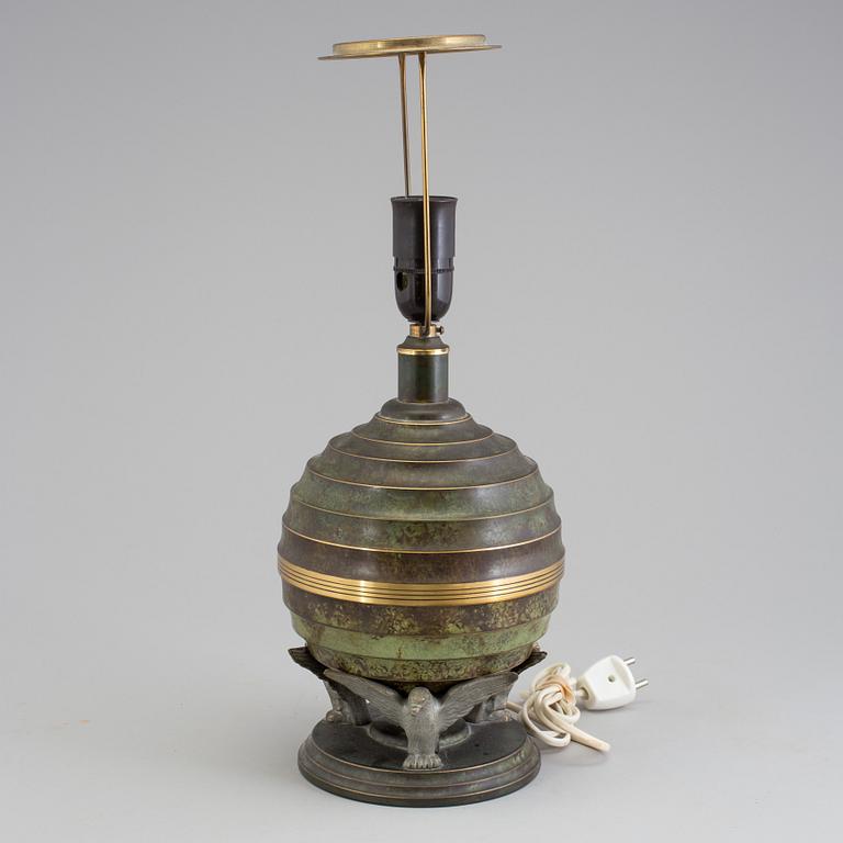 An art déco table lamp.
