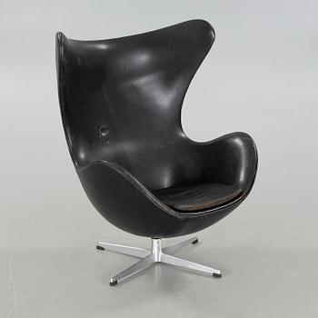ARNE JACOBSEN, fåtölj, "Ägget", Fritz Hansen, Danmark, 1900-talets andra hälft.