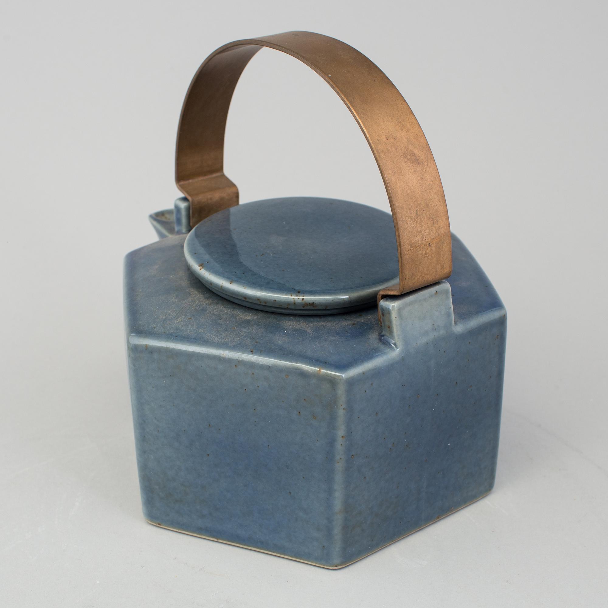 SIGNE PERSSON-MELIN, a six-sided teapot by Rörstrand.