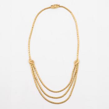 A necklace in 18K gold.