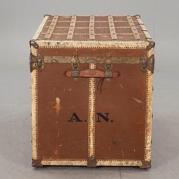 KOFFERT, 1900-talets första hälft.