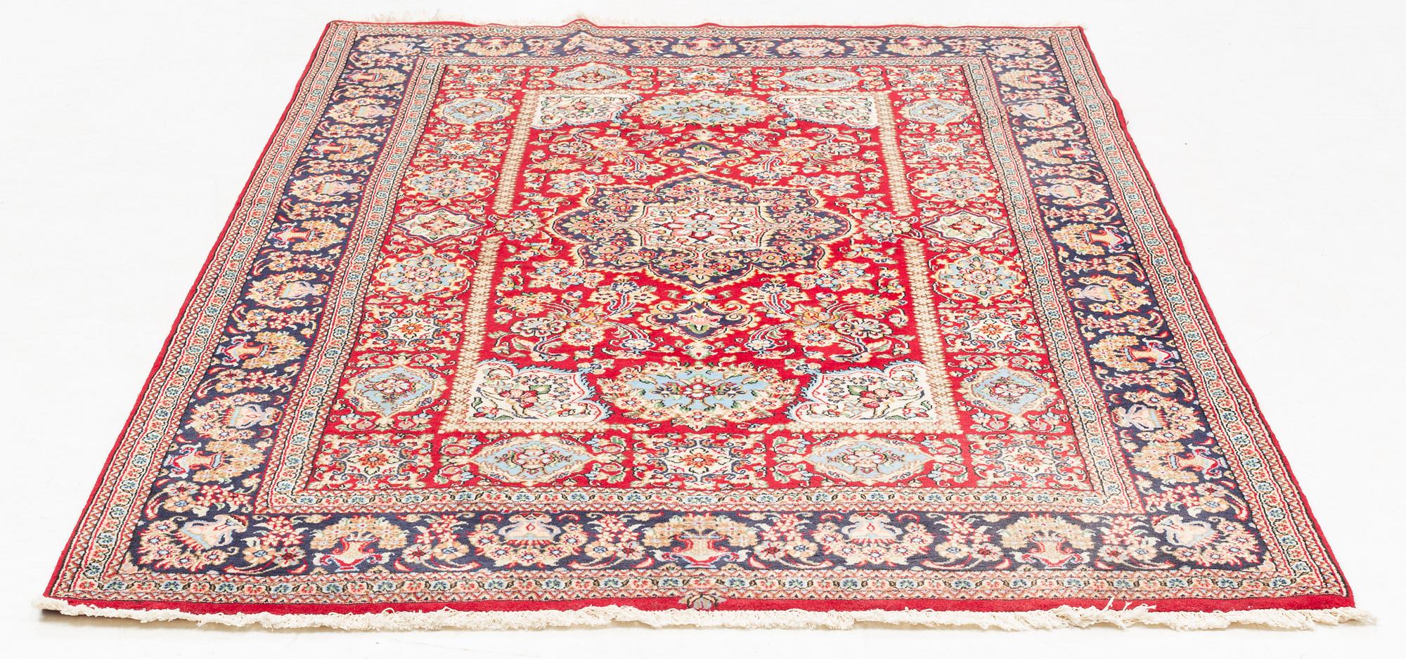 An oriental rug, c. 260 x 162 cm.