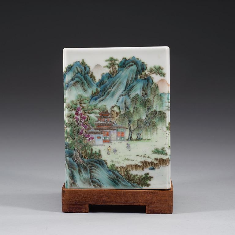 A square enameled brushpot, 20th Century with Qianlong four characters mark in blue.