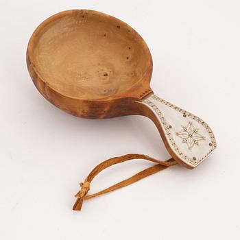 A birch and rein deer horn cup by Anders Fankki.