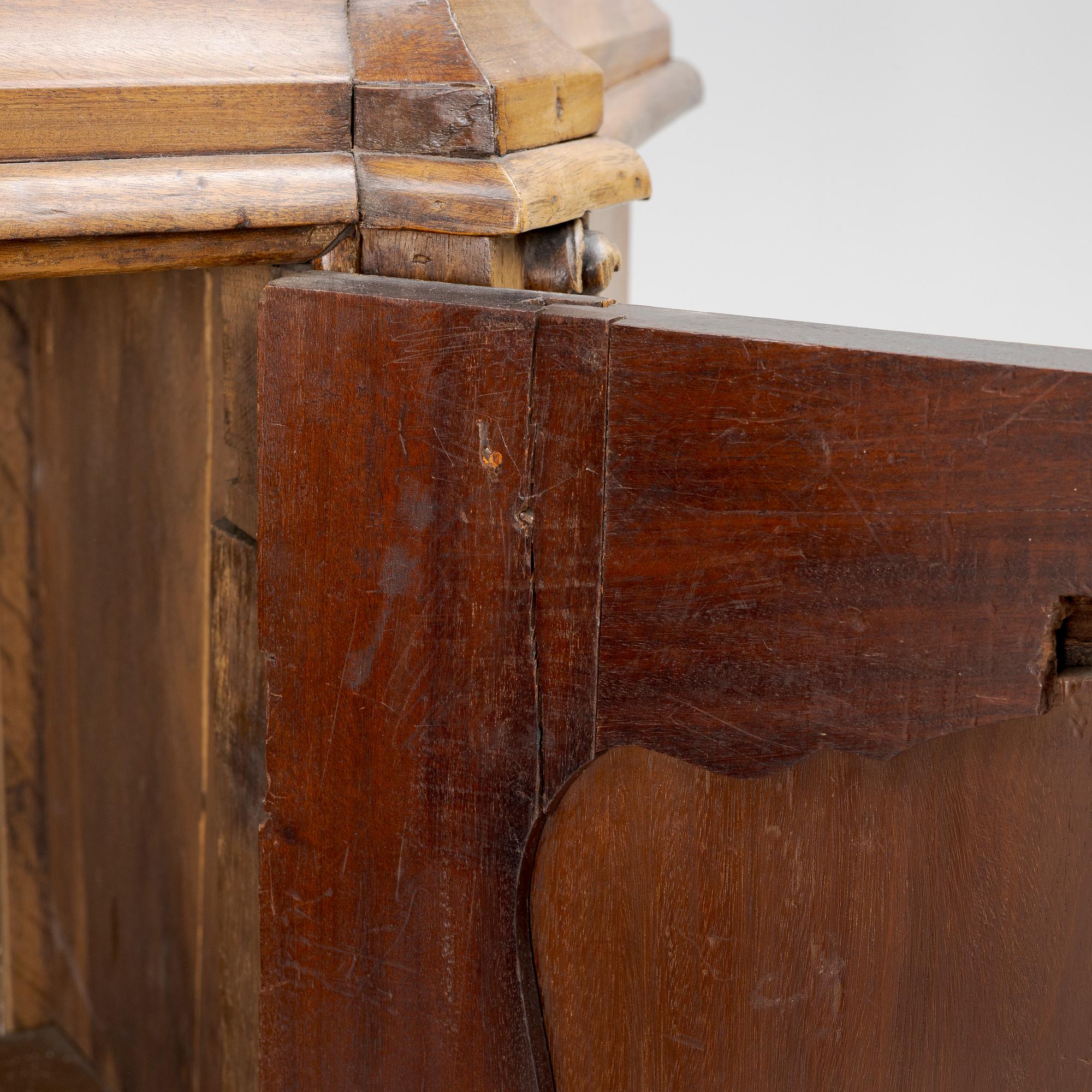 Vitrinskåp, troligen Holland, 1800-tal.