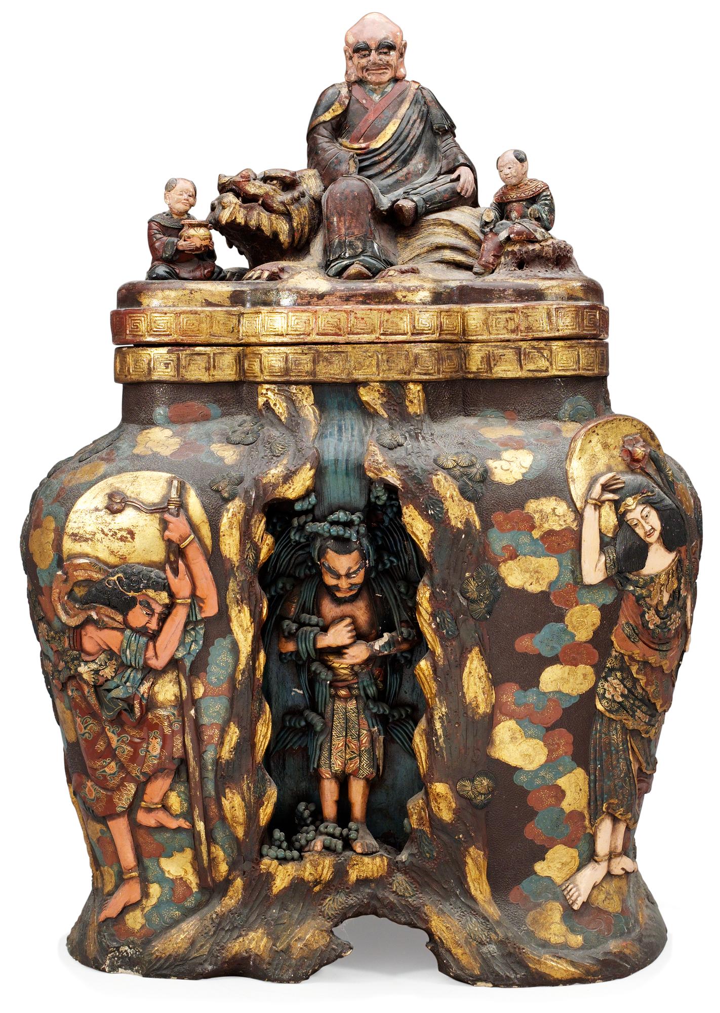 A massive Japanese jar with cover, ca 1900.