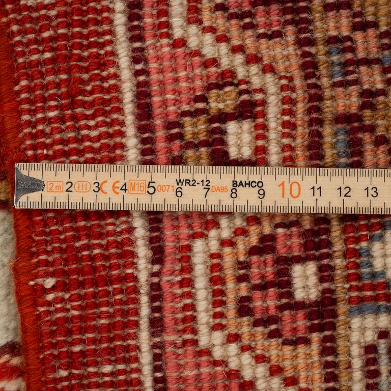 Matta, Västpersisk, Heriz-mönster, ca 380 x 301 cm.