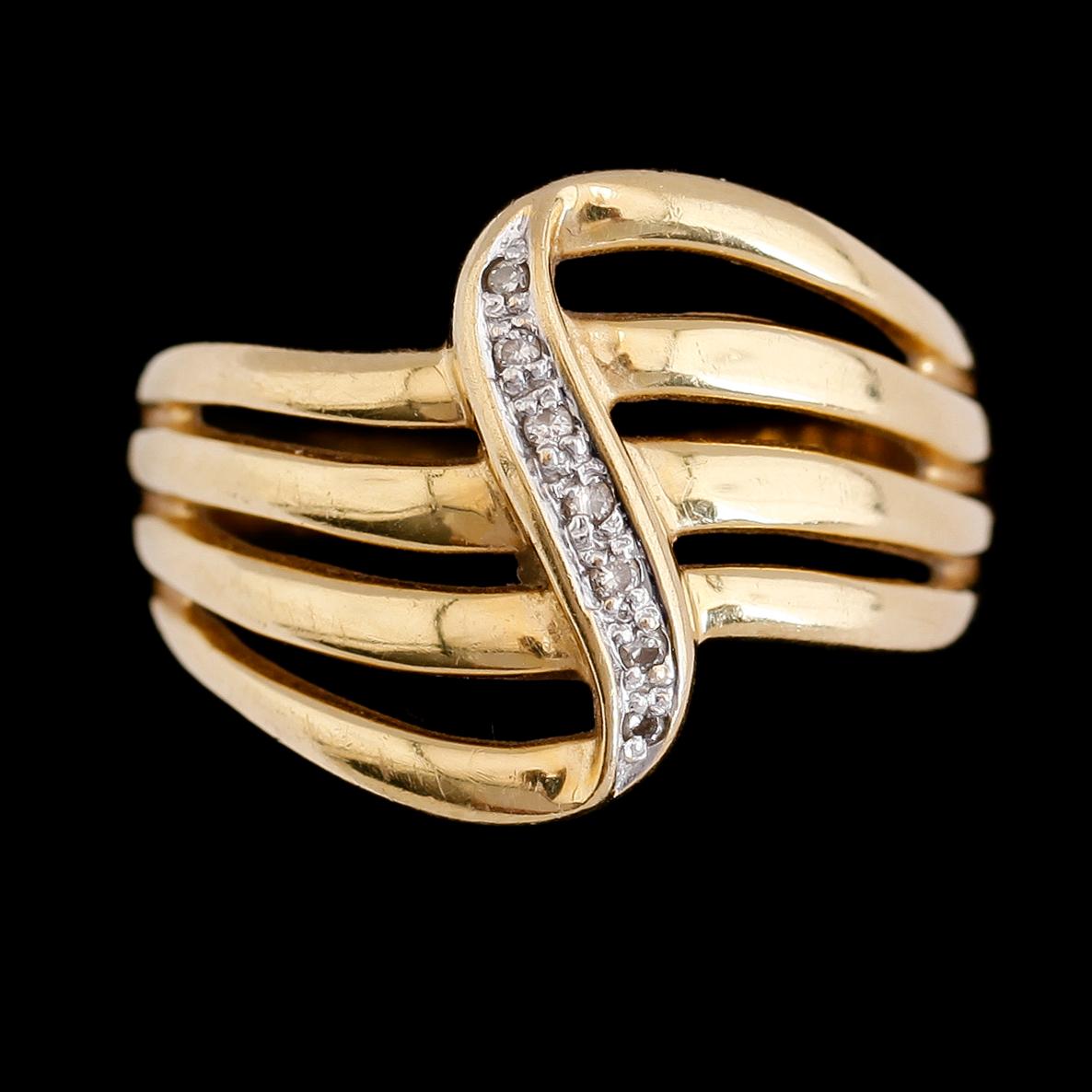 RING, 18 k guld, diamanter. Tot vikt ca 5 g.