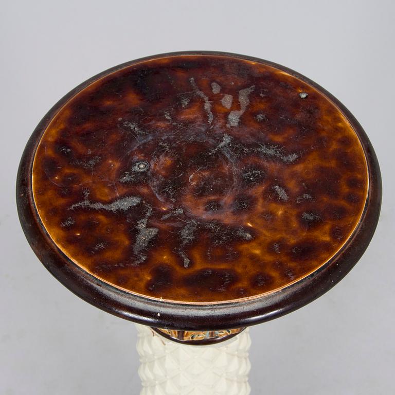 Kukkapylväs / jalusta, Arabia noin 1900.