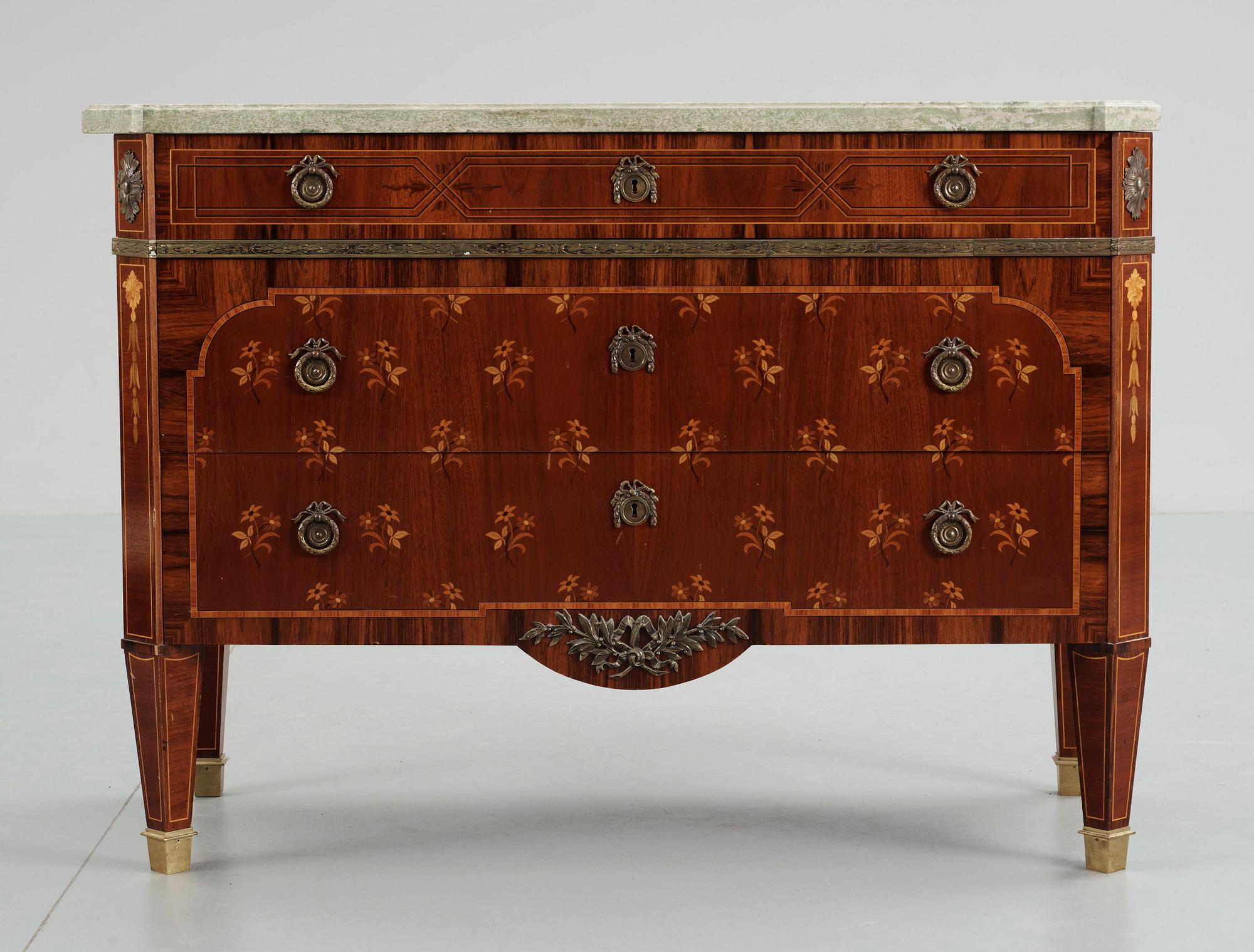 BYRÅ, gustaviansk stil, 1900-tal.