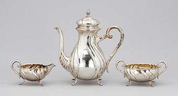 KAFFESERVIS, 3 delar, silver, rokokostil, Christian F. Heise, Köpenhamn, Danmark, 1920. Totalvikt 1025.