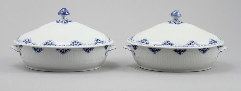 LOCKKAROTTER, 2 st, porslin, "Princess", Royal Copenhagen, 1900-tal.