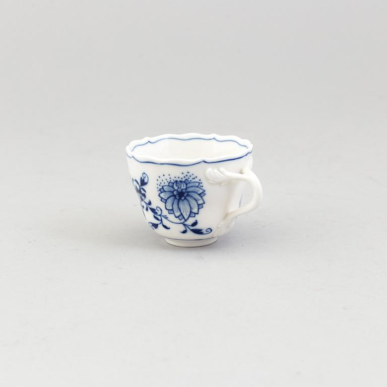KAFFEKOPPAR, 12 st, "Lökmönstret", Meissen, Tyskland, 1900-tal.