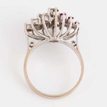 An 18K white gold ring with rubies and brilliant-cut diamonds.
