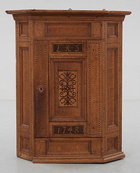 HÖRNSKÅP, Sverige, 1700-tal.