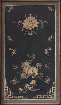 SKÄRM, trä och broderat siden. Qingdynastin, 1800-tal.