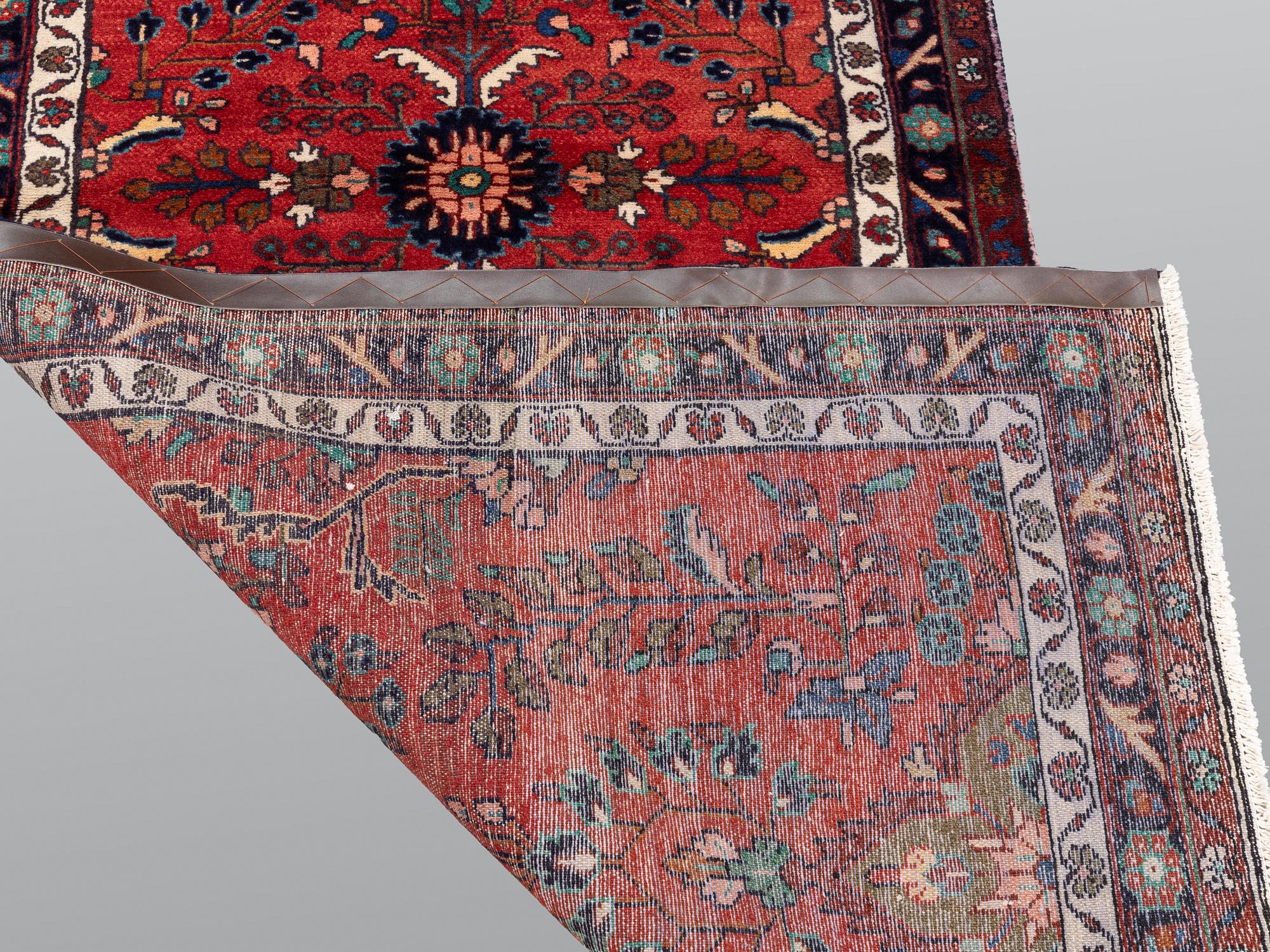 A Hamadan runner, c. 402 x 109 cm.