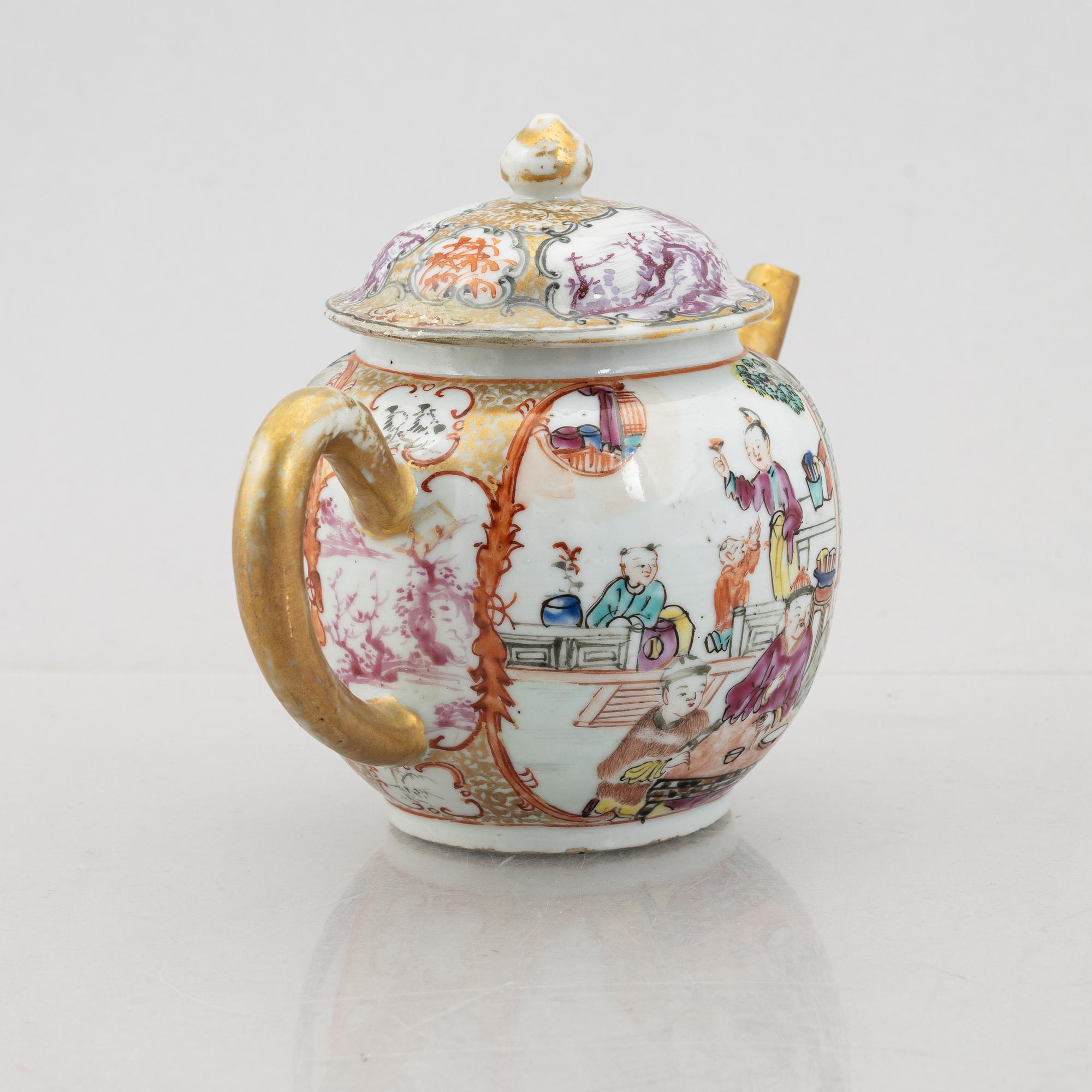 Tekanna med lock, kompaniporslin. Qingdynastin, Qianlong (1736-95).