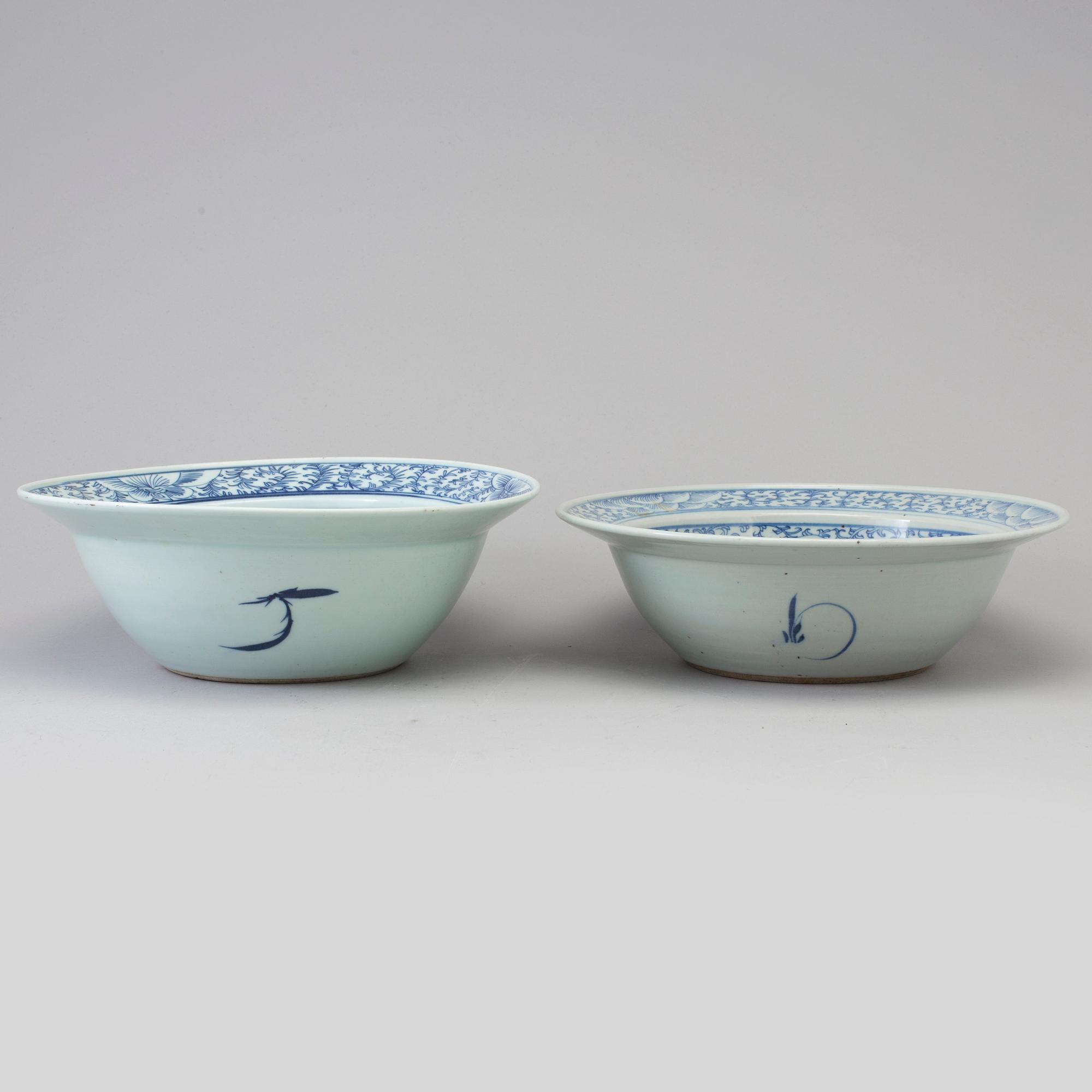 Two Chinese blue and white porcelain basins, Qing dynasty, 19th century.