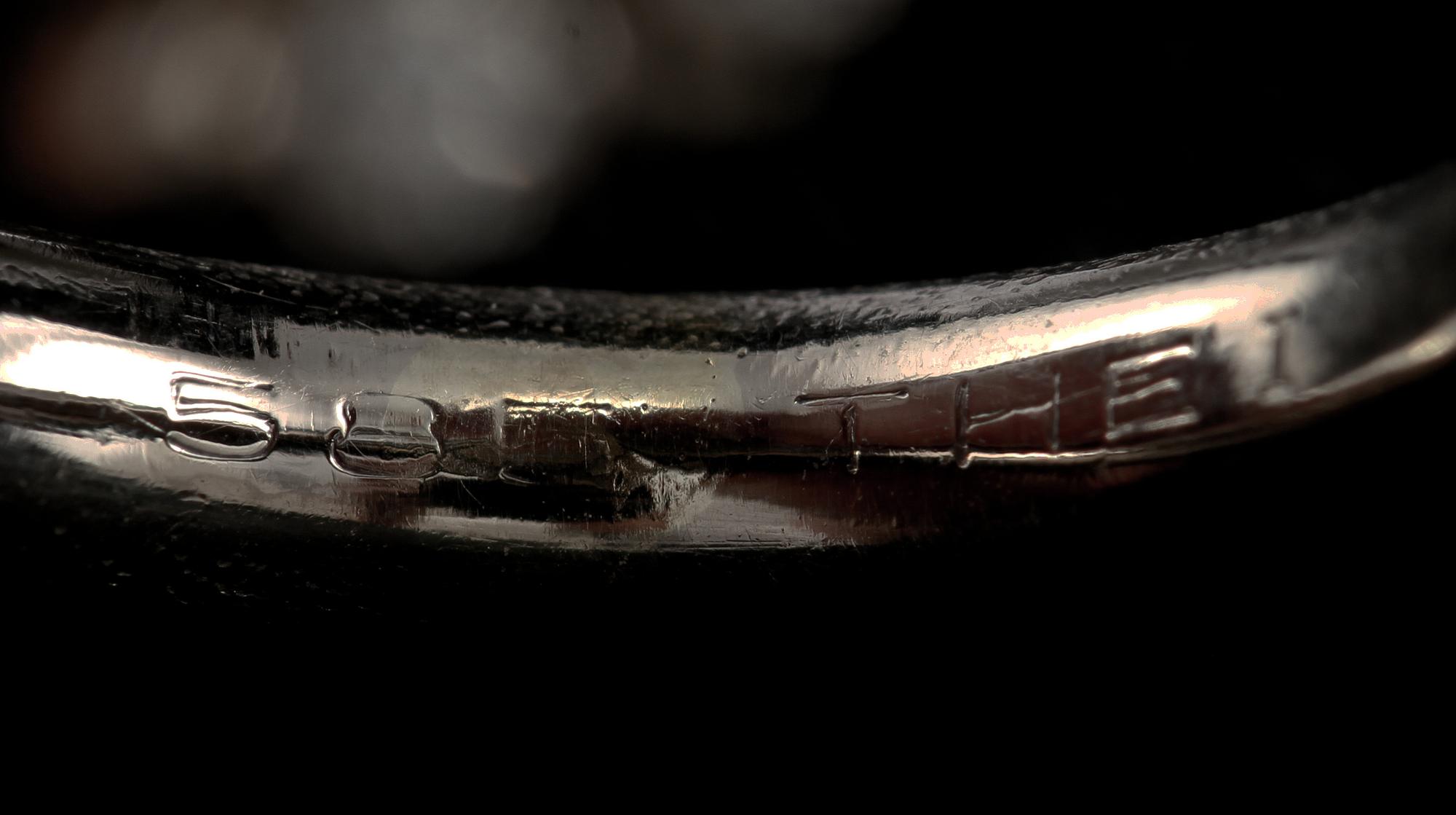RING, 14k vitguld med 5 briljantslipade och en navettslipad diamant. Vikt 13,7 g.