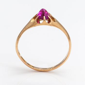 An 18K gold ring with a synthetic ruby. Karl Alfred Lind, Helsinki 1919.