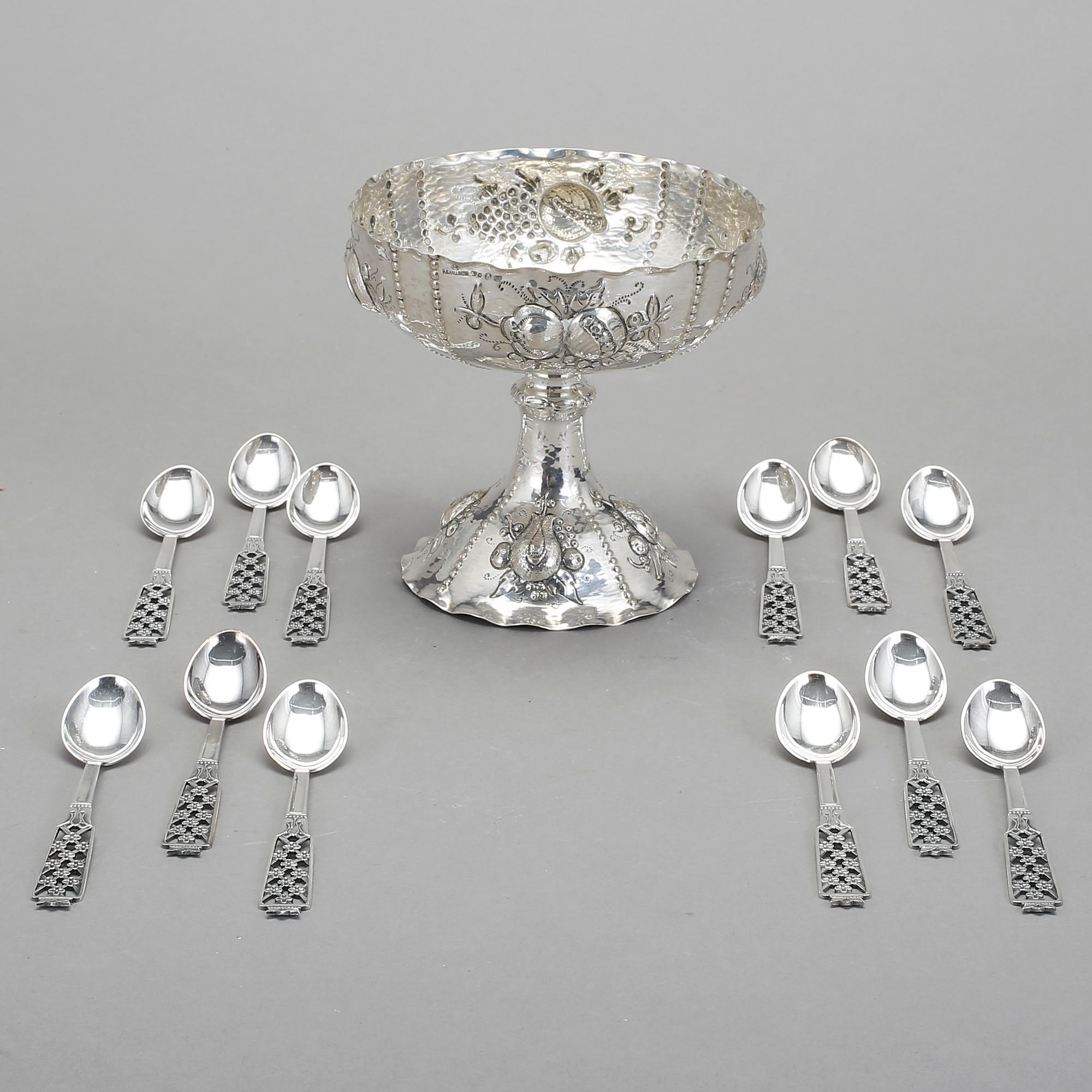 PARTI SILVER, 13 delar, bland annat en uppsatsskål CG Hallberg, Stockholm 1916. Vikt ca 333 gram.