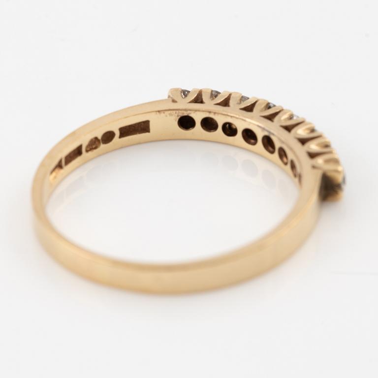 Ring, 18K guld med briljantslipade diamanter, totalt 0.36 ct enligt gravyr.