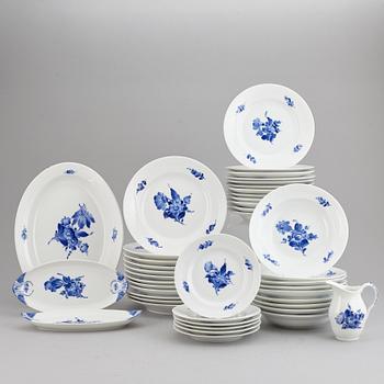 ROYAL COPENHAGEN, matservisdelar, 42 delar, porslin, "Blå Blomst", Danmark.