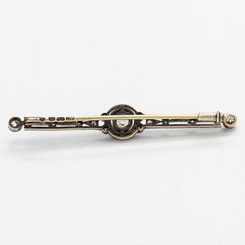 Brooch in 14K gold/silver with old-cut diamonds. Russia around year 1900.