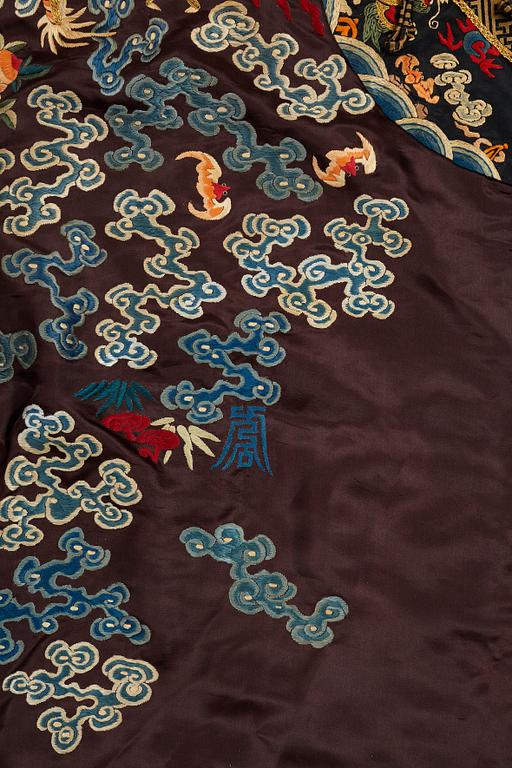 A Chinese embroidered silk robe, late Qing dynasty, circa 1900.