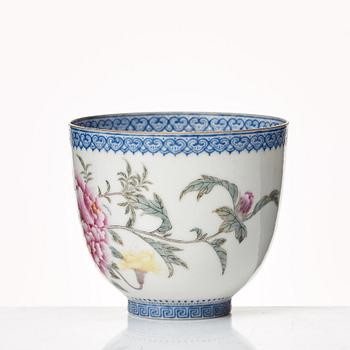 A Chinese egg shell porcelain cup, 20th Century.