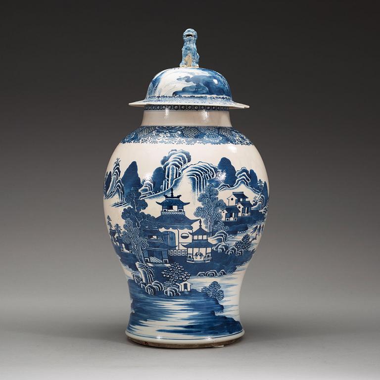 A blue and white vase, Qing dynasty, Jiaqing (1796-1820).