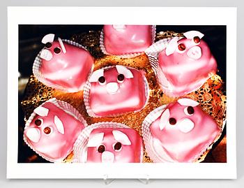 MARTIN PARR, bok samt fotografi "Pink Pig Cakes", sign o numr 51/100, 2002.