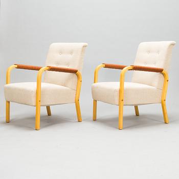 Alvar Aalto, a pair of late 20th century '47' armchairs for Artek.