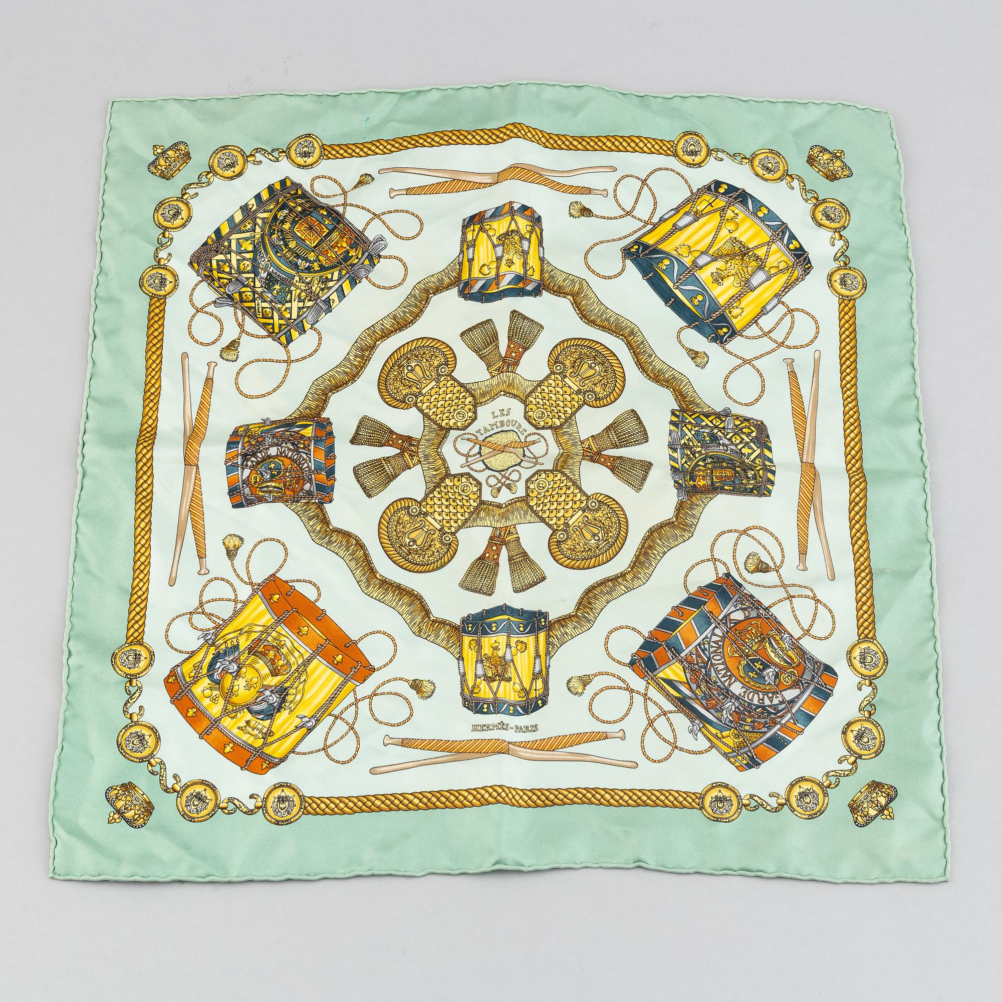 Hermès, armband samt scarf.