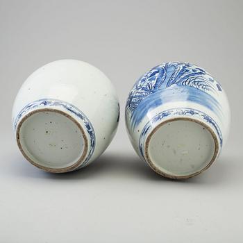 A large pair of blue and white porcelain jars, Qing dynasty, 19th century.